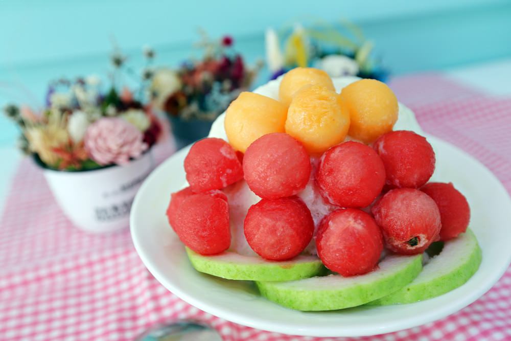 草悟道雪花冰 愛吃摩爾 真材實料的水果冰磚 根本就是在吃水果他本人 芭樂冰磚真的太芭樂啦！