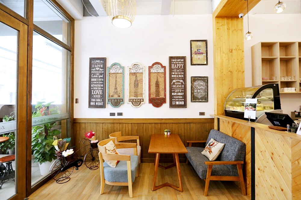 菲爾咖啡 逢甲 乾燥花+鐵塔主題咖啡廳 澳式咖啡+輕食 有wifi插座提供包場