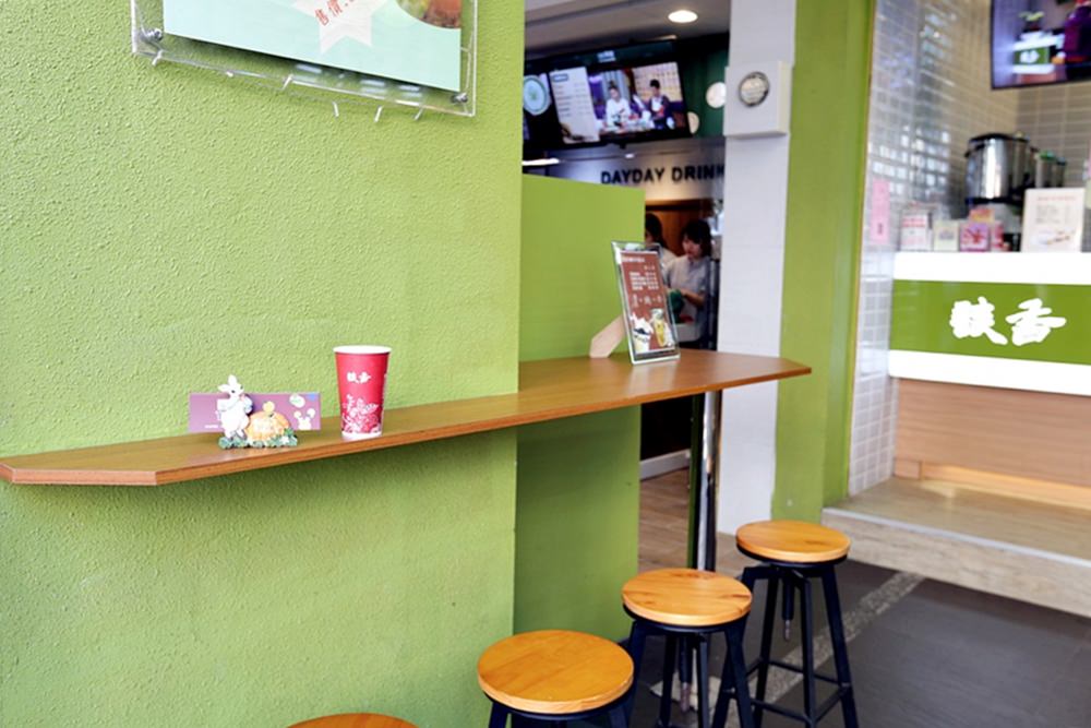 談香茶飲 一中商圈手搖飲店在南投有專屬茶園 就是要給大家喝好茶 好康優惠活動