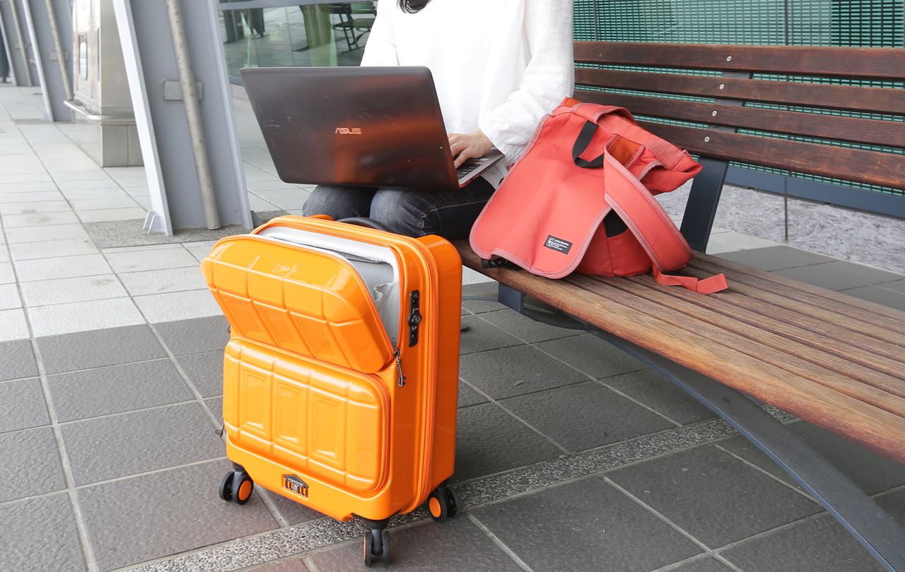 PANTHEON 時尚設計行李箱 19吋前開雙口袋硬殼登機箱 時尚耐用好拉 旅行者必備良伴