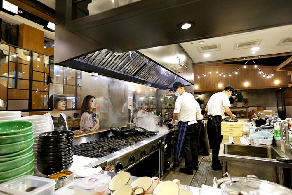 石壁家SPIGA 日本東京人氣店進駐中友百貨 肥美松葉蟹季節限定料理必吃