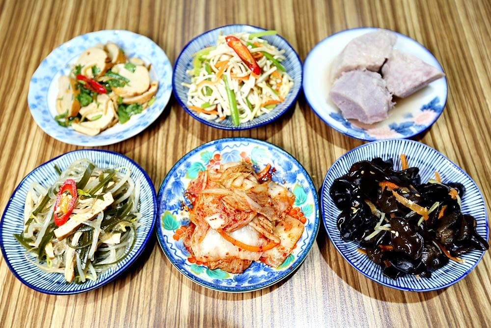 滷菩提蔬食 台中勤美商圈素食 泰式打拋、韓式泡菜、日式丼飯 充滿異國風的素食店