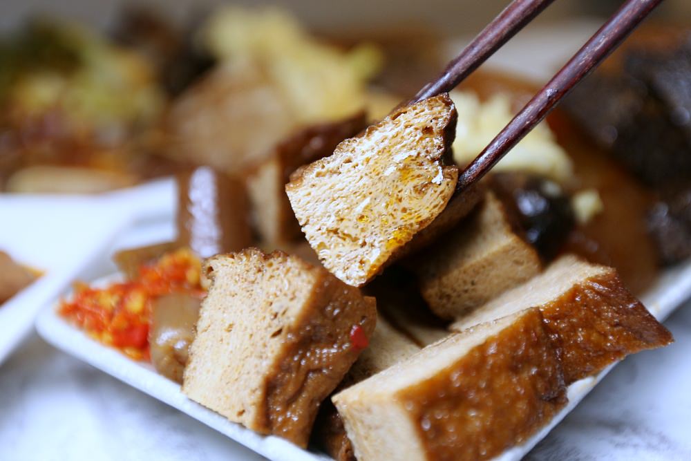 逢甲必吃美食 秘醬滷味 來自上海巷弄裡老滷味攤的秘方 愈吃愈涮嘴