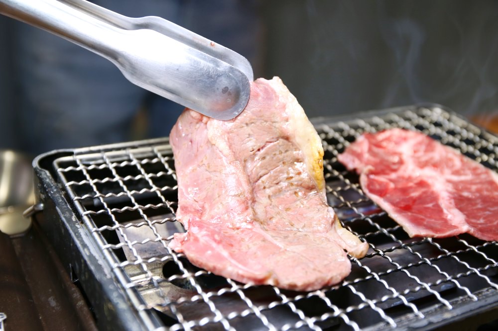 胖肉爺燒肉 在貨櫃工業風裡大口吃肉大杯暢飲更有樂趣 台中平價燒肉店推薦