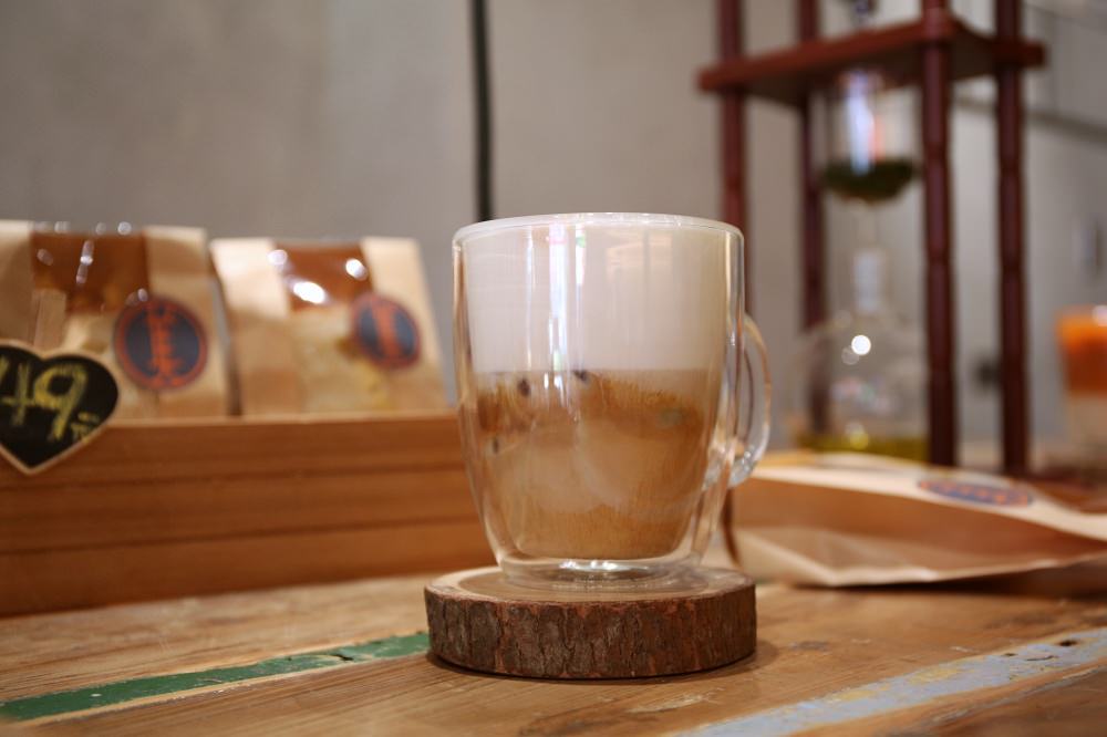 其美咖啡 被不動產耽誤的復古風咖啡店 大推清冰加咖啡配滷味