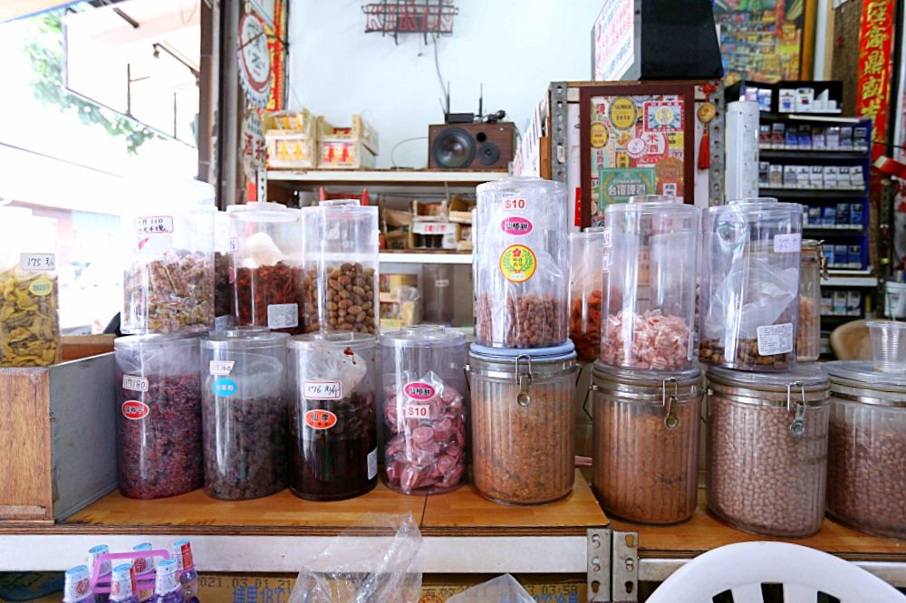 台中柑仔店 隱身熱鬧黎明路超過70年柑仔店 米麵糖都是秤重賣