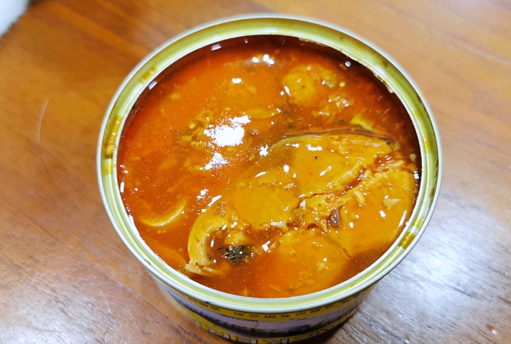 原來大家吃茄汁鯖魚罐的方法都不同！你家都怎麼吃？加映紅罐黃罐大解密