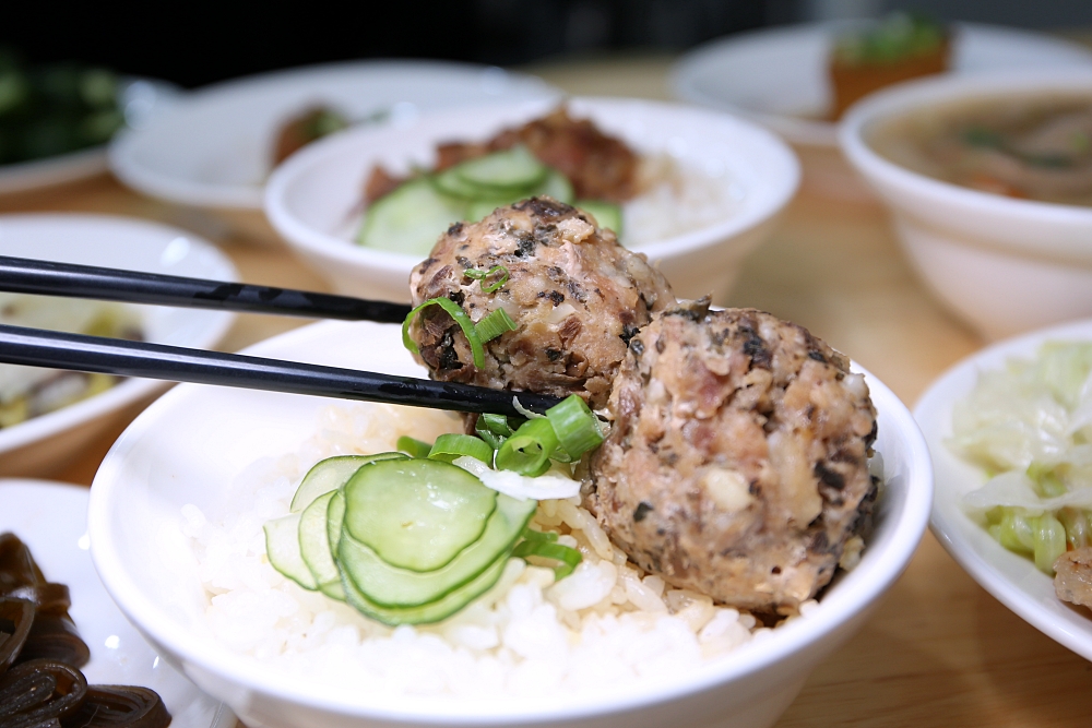 +飯 加飯台式小吃專門 銅板價就能吃到美味爌肉+關山米 美術老師開的清新小吃店