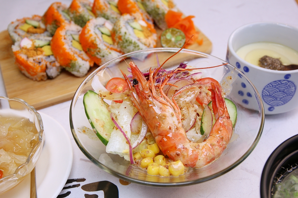 鮨壽司 有小花園的日式料理店 味噌湯和白飯都免費續加 湯料有附蔥花魚肉想吃多少自己加