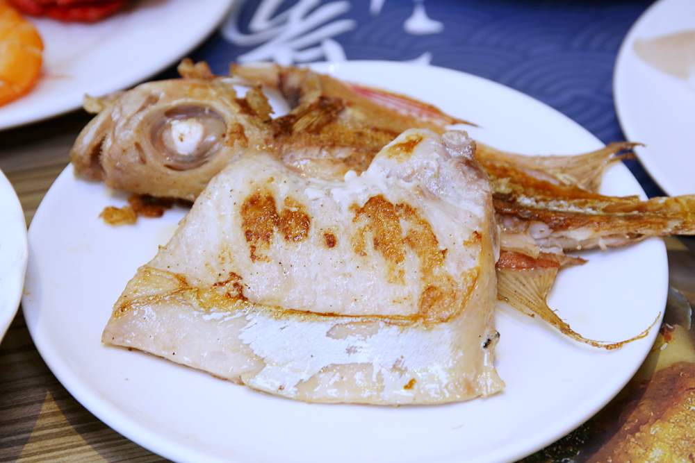 潮港城太陽百匯 台中吃到飽餐廳 潮港城國際美食館就在台中魚市場
