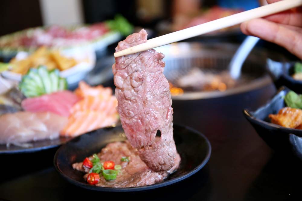 石頭日式炭火燒肉豐原館可以內用啦！火烤二吃超過150種好料 哈根達斯吃到飽 豐原吃到飽餐廳