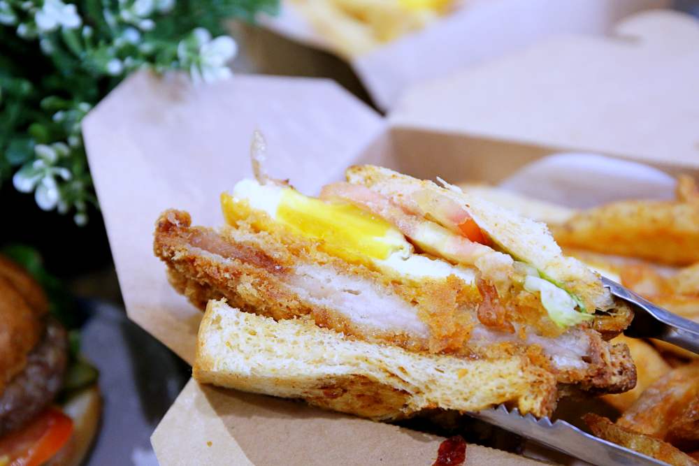 胖子哈利 南洋風早午餐 嗆辣叁峇生吐司三明治餐盒好豐盛 在台中第二市場旁