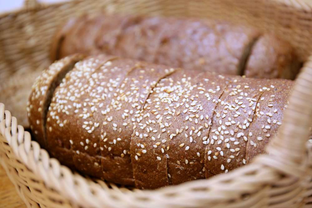 馬可先生 | 國產雜糧麵包，口感溼潤有彈性，意外好吃！