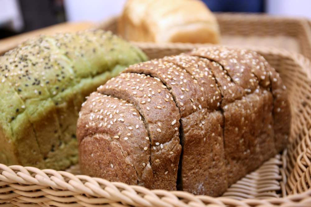 馬可先生 | 國產雜糧麵包，口感溼潤有彈性，意外好吃！