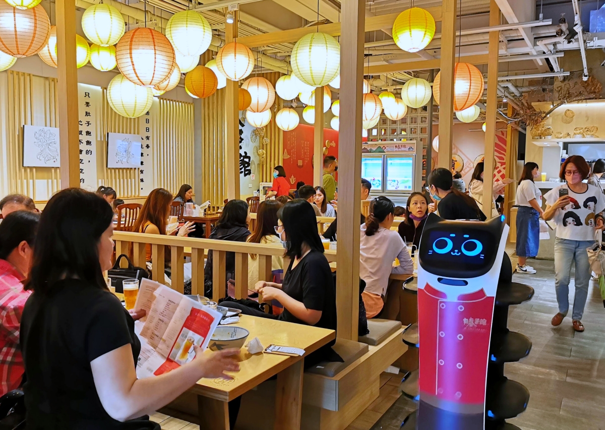 有春茶館 首見貓咪機器人 台中古早味聚餐餐廳