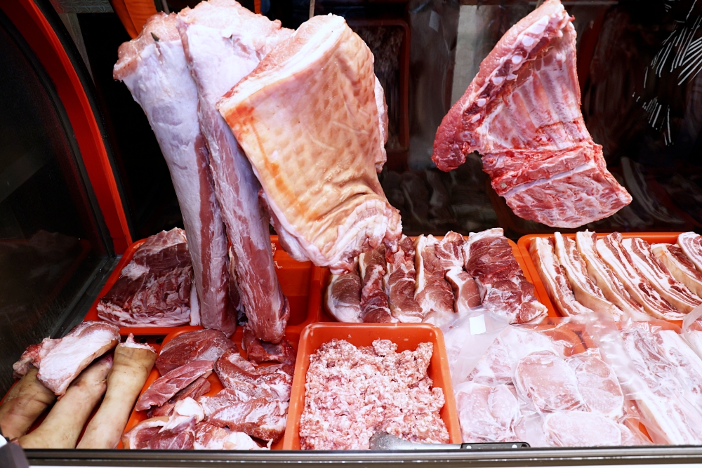 小鮮肉直賣網 20年傳統市場豬肉攤引進低溫保鮮櫃，急速冷凍小鮮肉宅配送你家