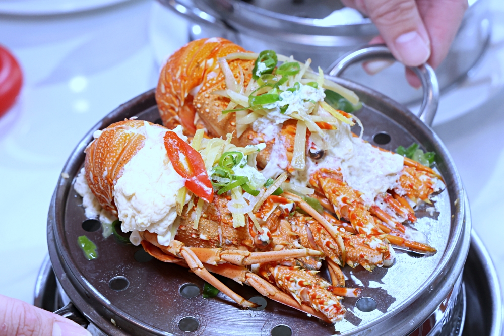 海總派對 | 台中超狂海鮮蒸籠塔，龍蝦螃蟹蝦子蛤蜊清甜又平價，爽爽開吃啦！