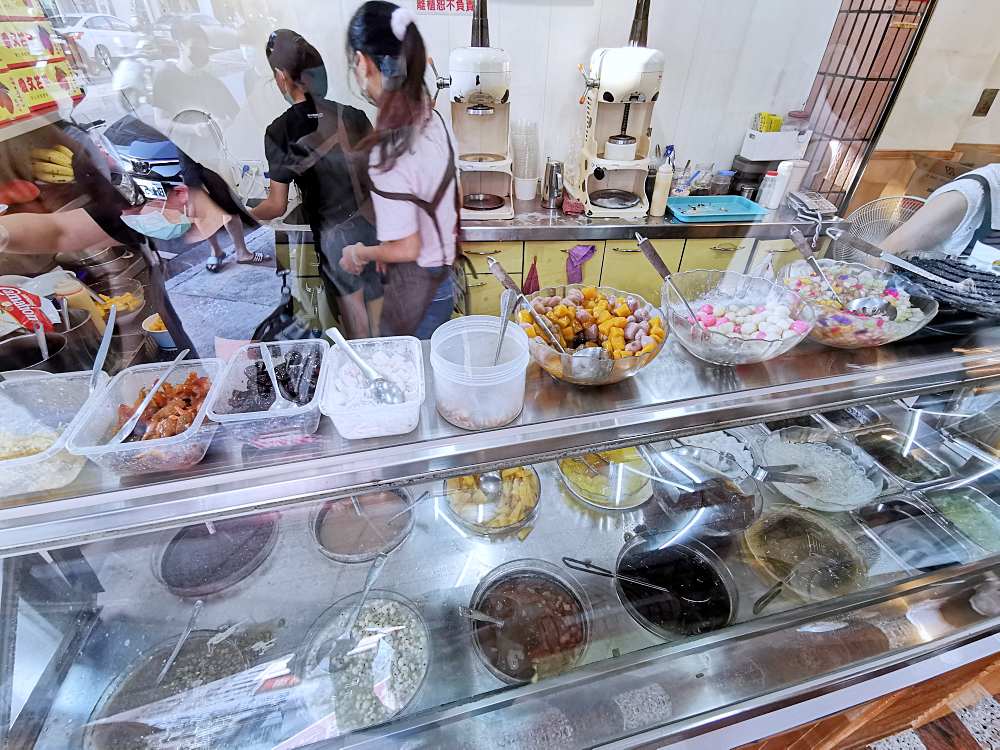 黃家黑糖剉冰 | 台中人氣冰店，料好實在黑糖香濃，招牌芒果冰、三種冰大受歡迎！