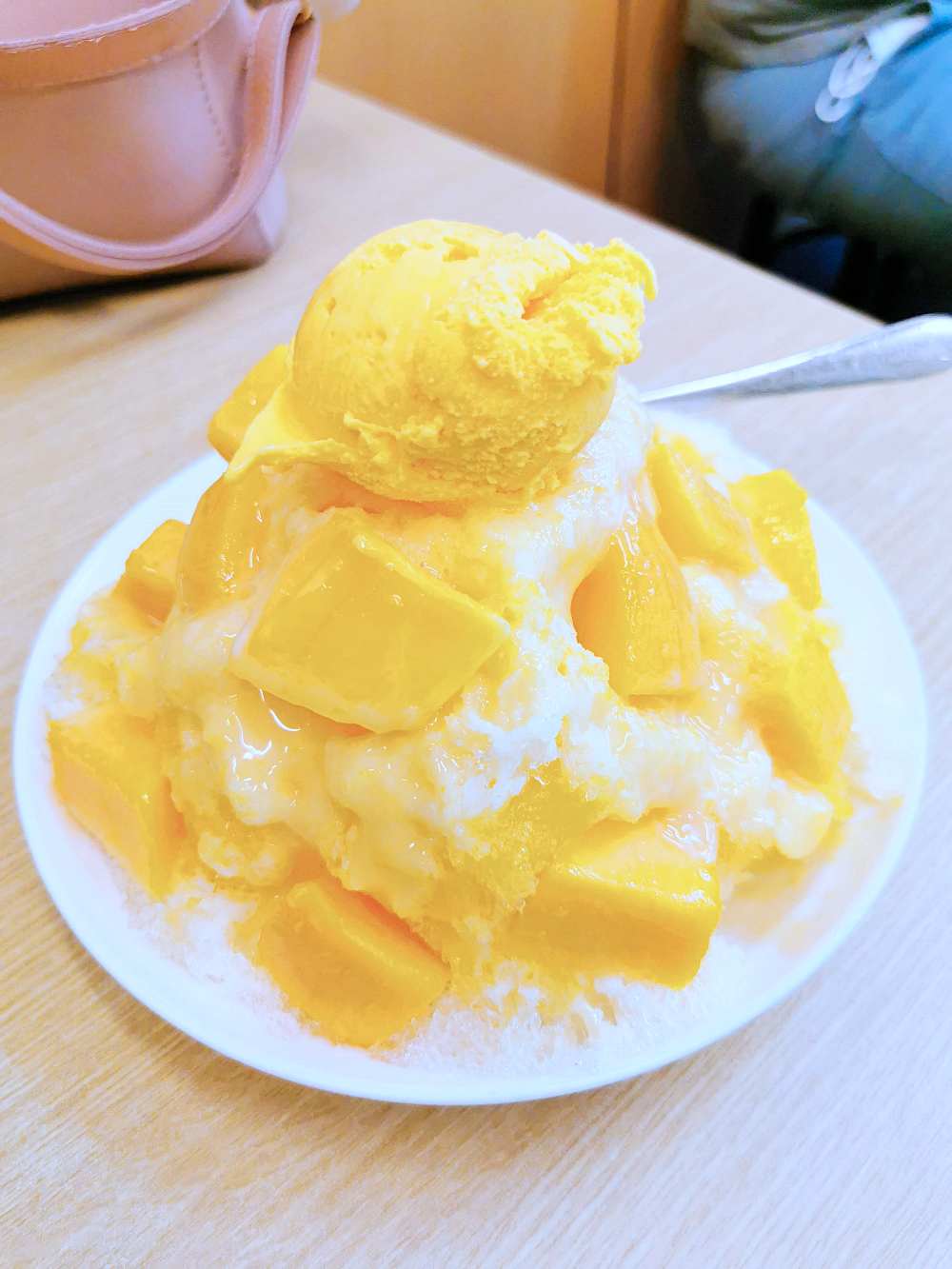 黃家黑糖剉冰 | 台中人氣冰店，料好實在黑糖香濃，招牌芒果冰、三種冰大受歡迎！