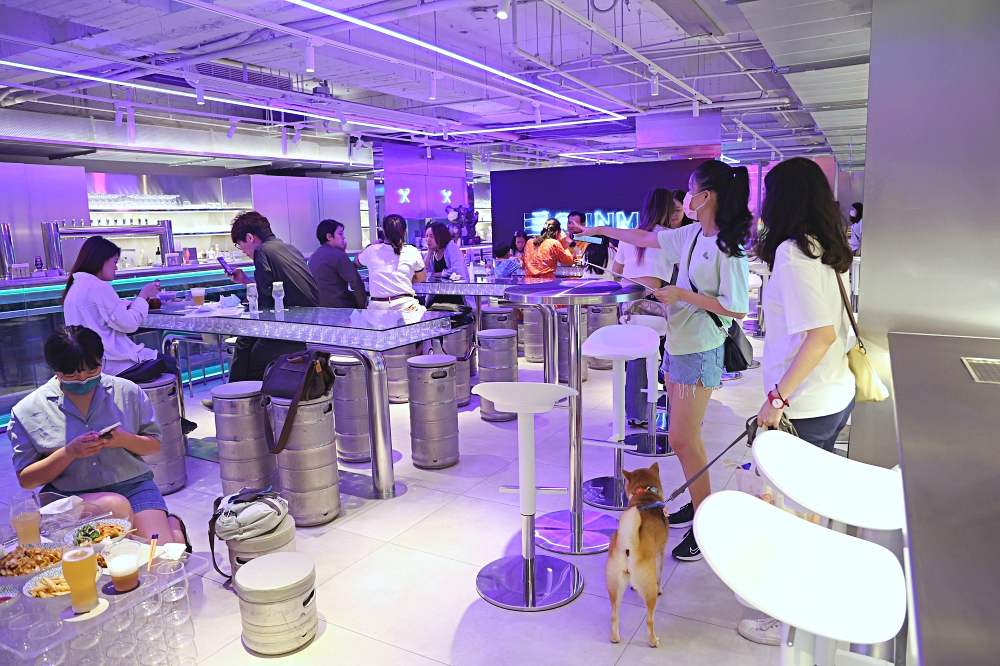 SUNMAI BAR PARK2店 | 金色三麥全新風格餐酒吧，自助啤酒區1小時暢飲$399起，科技紫時尚又夢幻！