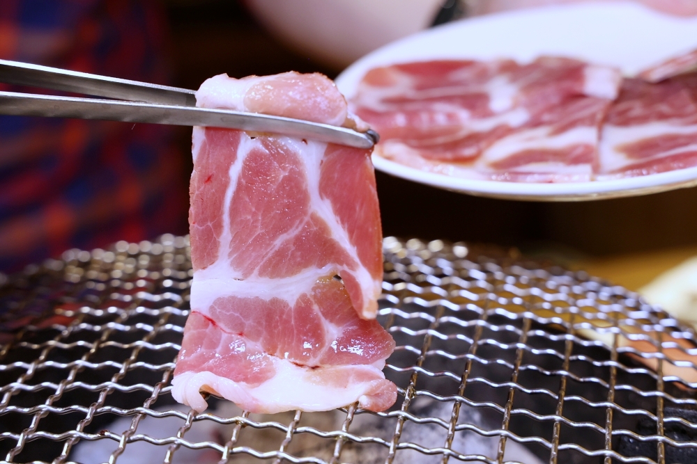 富田和牛燒肉 | 燒肉大升級，炭火炙燒肋眼美味爆表，附餐握壽司烤雞肉串還有飲品喝到飽！