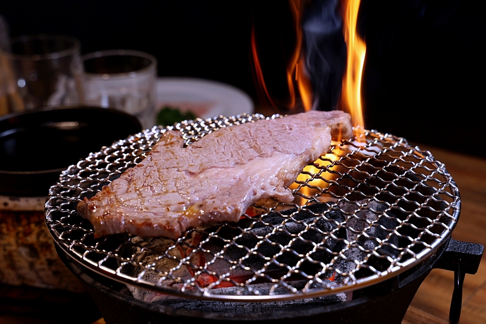 富田和牛燒肉 | 燒肉大升級，炭火炙燒肋眼美味爆表，附餐握壽司烤雞肉串還有飲品喝到飽！