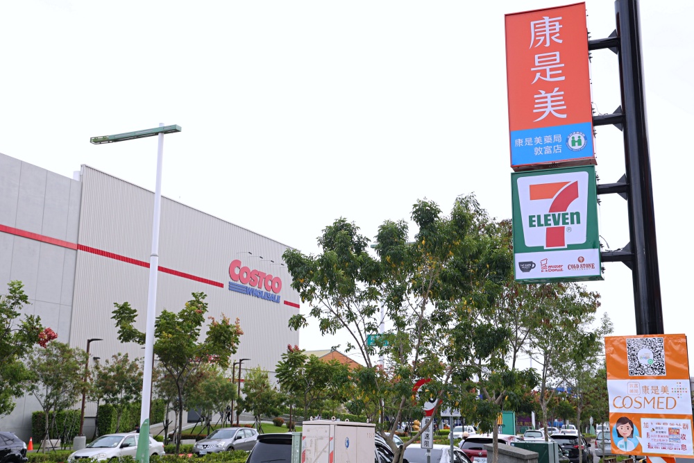 7-11敦富門市 | 全台第一間7-11 LINE FRIENDS 聯名店就在北屯好市多正對面，餐飲品牌超齊全！