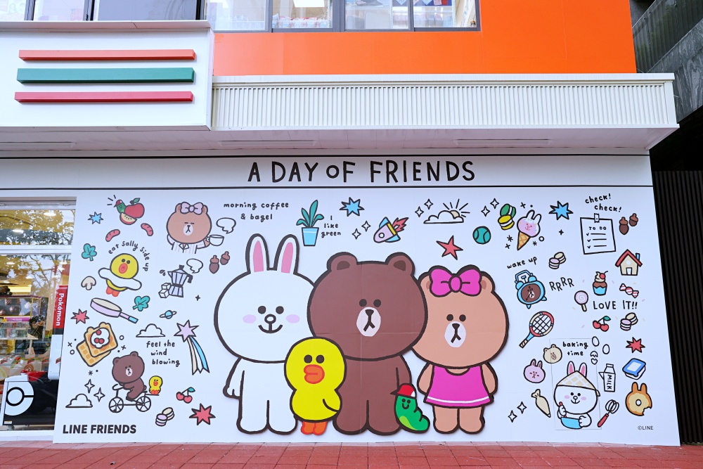 7-11敦富門市 | 全台第一間7-11 LINE FRIENDS 聯名店就在北屯好市多正對面，餐飲品牌超齊全！