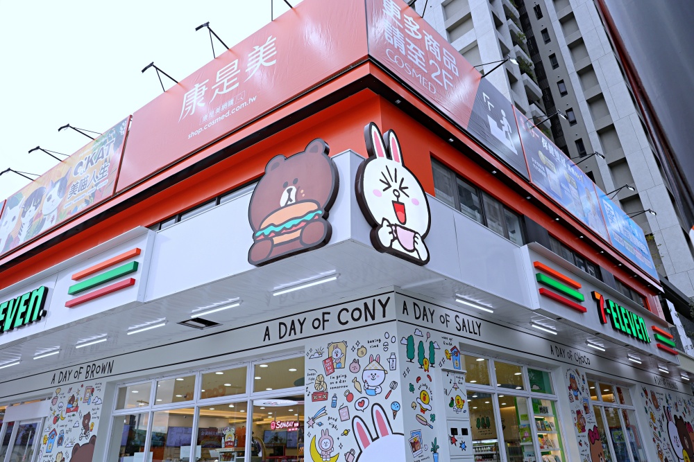 7-11敦富門市 | 全台第一間7-11 LINE FRIENDS 聯名店就在北屯好市多正對面，餐飲品牌超齊全！