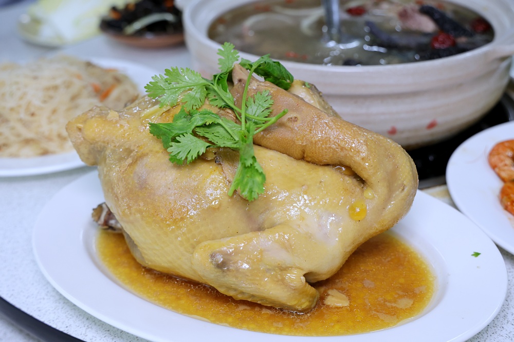 廣式養生功夫雞 | 隱身稻田裡的私房餐廳，百分百新鮮椰汁雞湯，台中聚餐餐廳推薦！