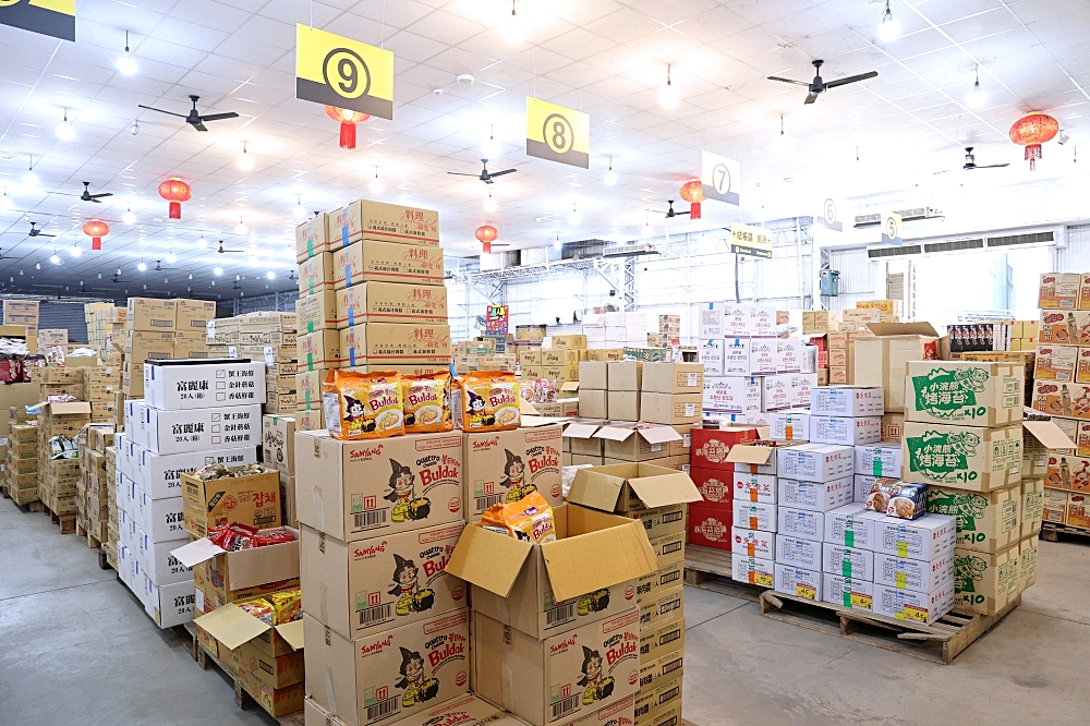 疲老闆零食倉庫 | 南台灣超強零食倉庫，千種進口零食一次搬回家，嘉義必遊景點！