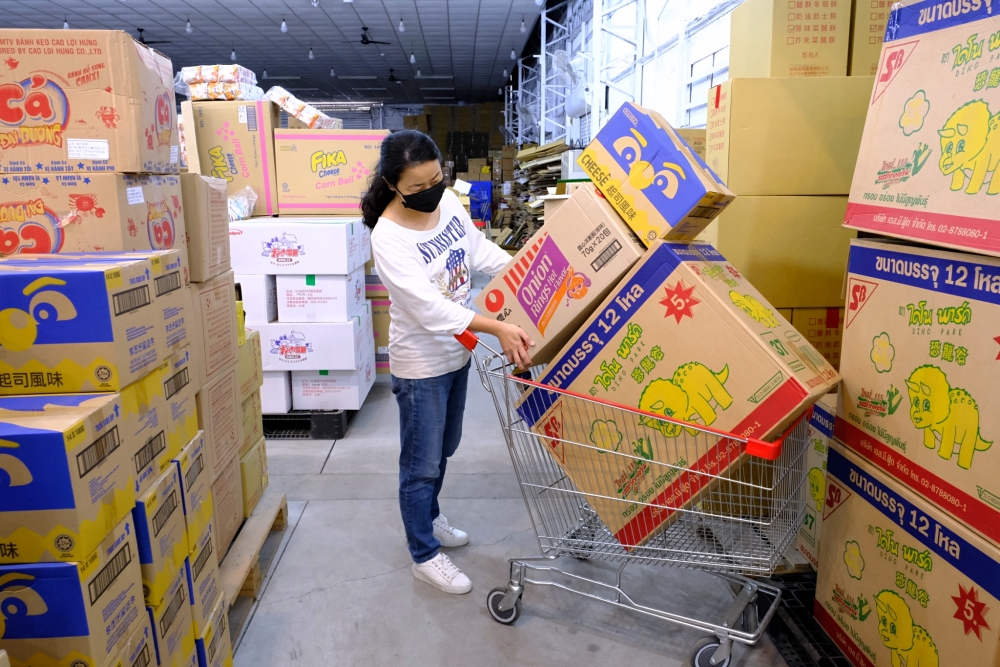 疲老闆零食倉庫 | 南台灣超強零食倉庫，千種進口零食一次搬回家，嘉義必遊景點！