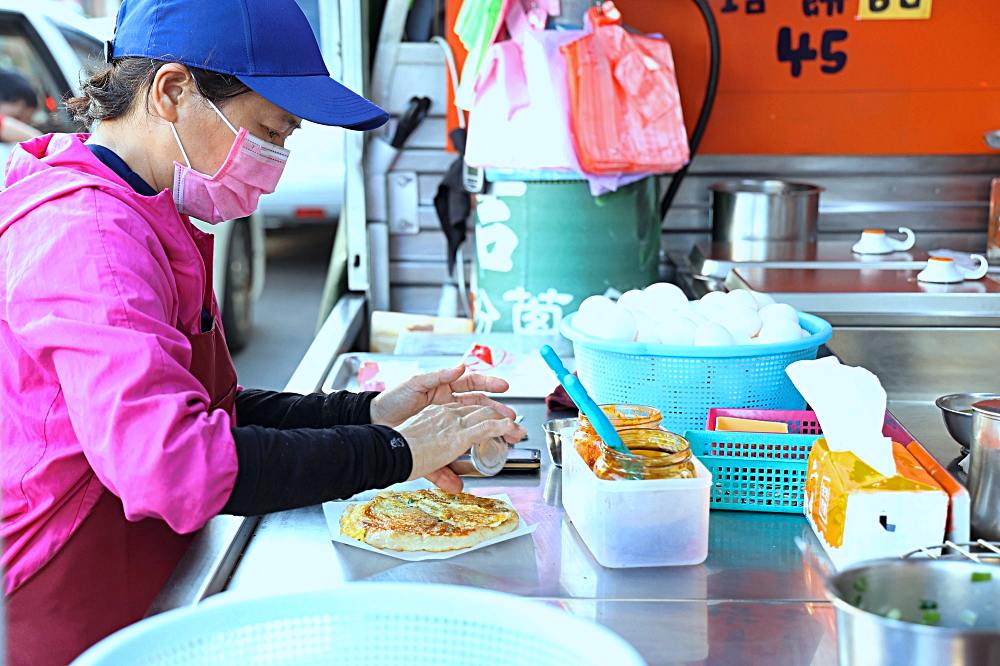宜吉九層塔粉蔥餅｜大甲超人氣銅板美食，一天只賣四小時，排再久都要吃！