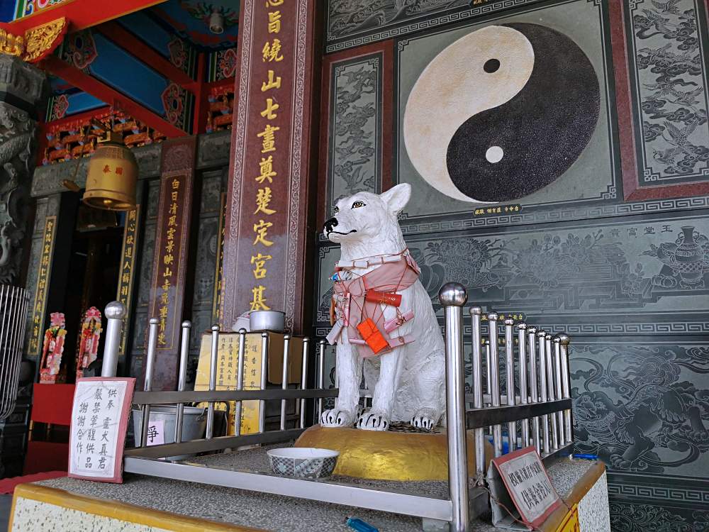 白鶴嶺天恩宮 | 視野比金龍山法華寺更遼闊，有靈犬真君塑像，還提供免費素泡麵！