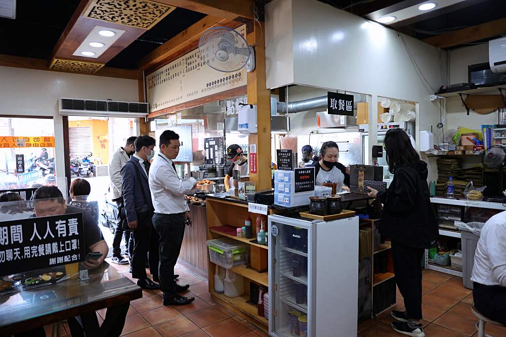 竹仔腳麵食館 | 南屯老街人氣美食，40年老店生意超好，江湖盛傳被麵食耽誤的滷味店就這間！