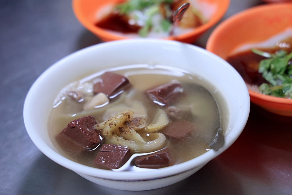 旱溪肉圓 | 樂成宮三代肉圓，一定要配大骨酸菜湯，台中肉圓推薦