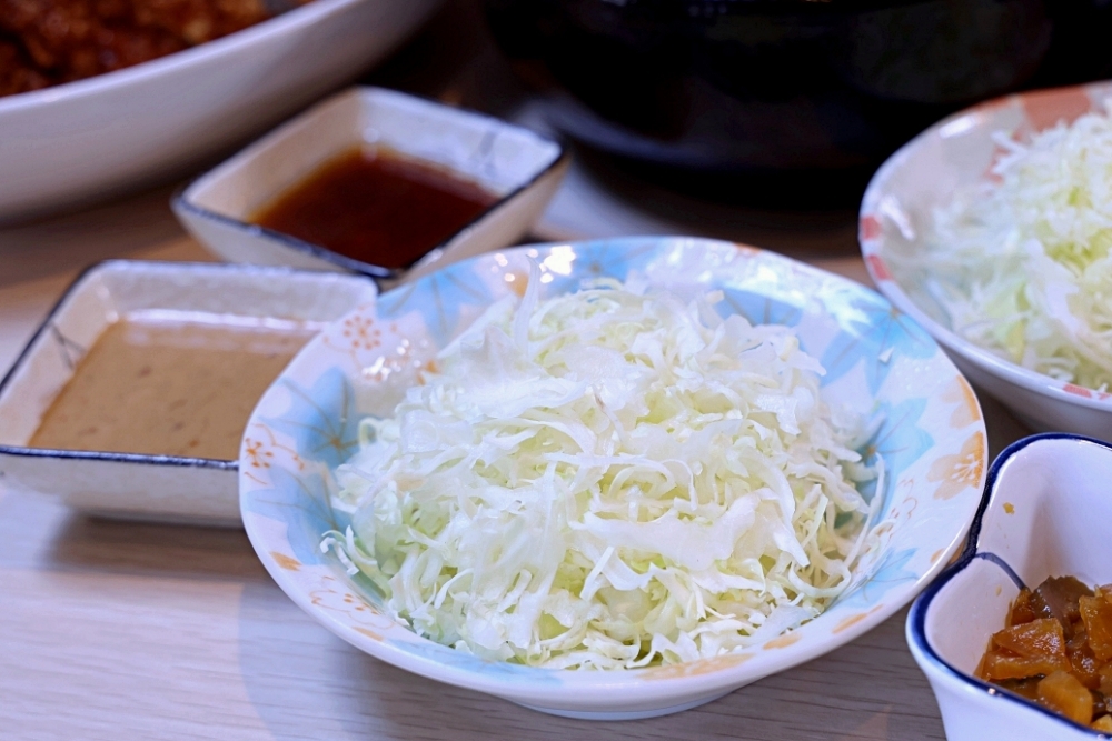 禾荳家 | 道地北海道湯咖哩、熟成咖哩好下飯，高麗絲小菜飲品全都吃到飽，台中咖哩飯推薦