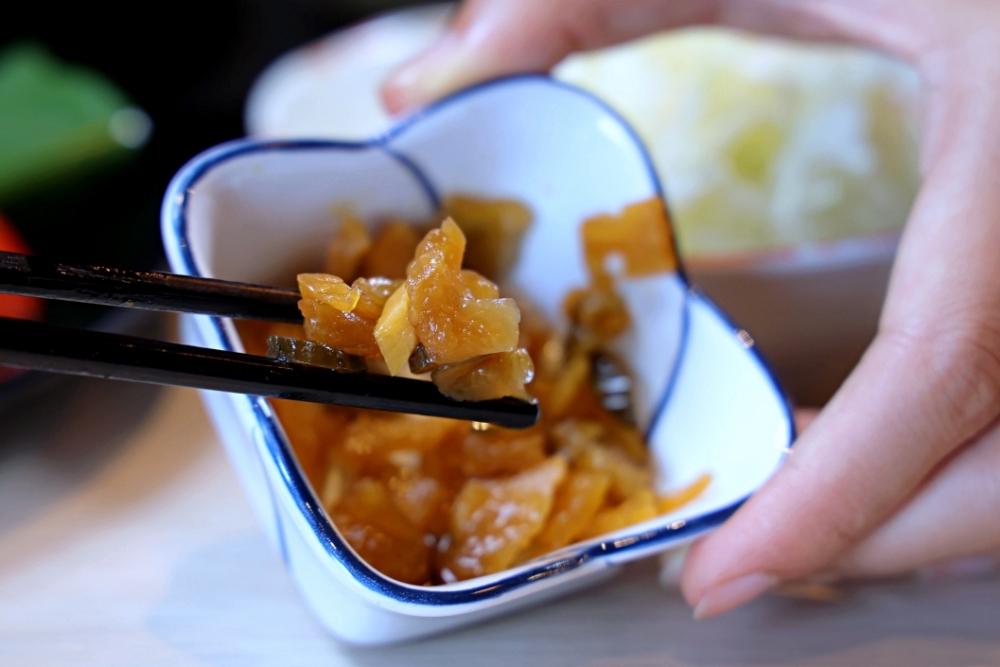 禾荳家 | 道地北海道湯咖哩、熟成咖哩好下飯，高麗絲小菜飲品全都吃到飽，台中咖哩飯推薦