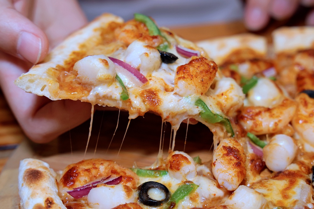 掐手披薩 | 手工披薩現做現烤香到肚子餓，餅皮外酥脆內軟Q好料鋪滿滿，台中北屯民俗公園美食