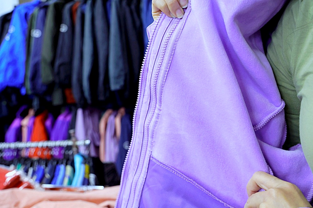 台中后里月眉糖廠 衝鋒衣機能外套廠拍 | 名牌男女服飾1折起，機能外套、超大尺碼，挑戰市場最低價！