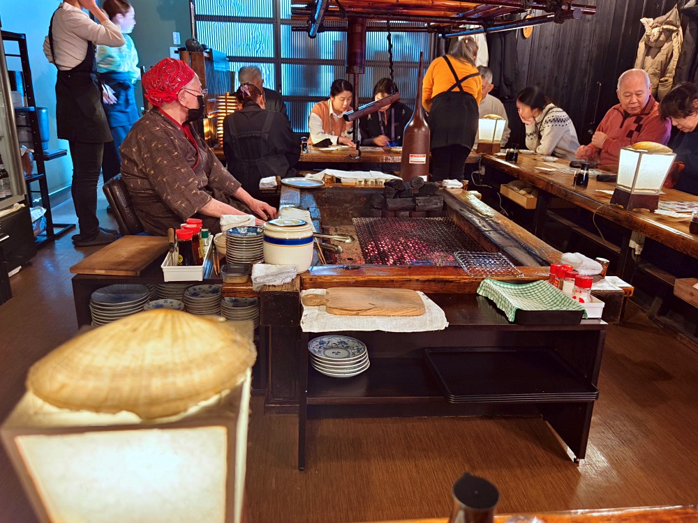 釧路爐端燒老店 Robata 炉ばた ，2代目奶奶超強，在地人推薦的釧路美食