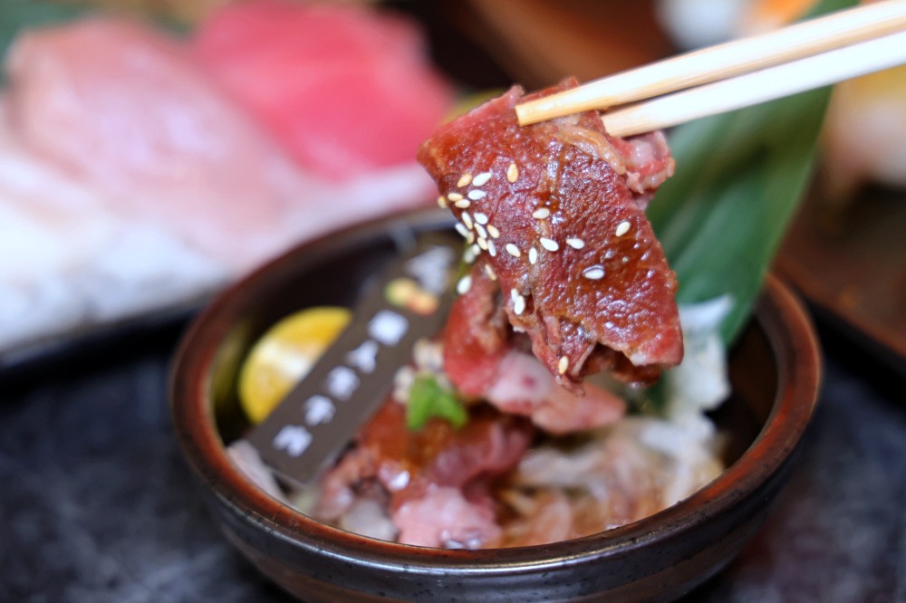 石頭日式炭火燒肉豐原館 | 牛舌、草蝦、螃蟹、生魚片，150種火烤2吃超划算，豐原吃到飽壽星5折優惠