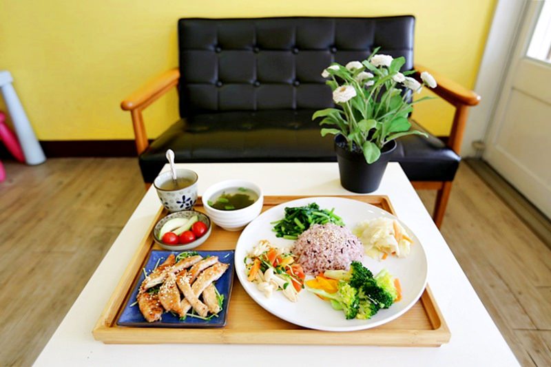 台中 | Umi親子廚房海洋館 讓橘色大章魚藍色大鯨鯊和可愛尼莫陪你一起玩 台中親子餐廳