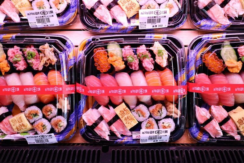 台中 | 鮨樂海鮮市場 一個人也能在壽司吧好好吃頓飯 超市握壽司與進口商品也超好買