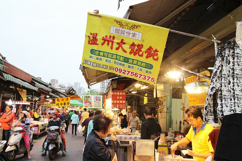 台中華美黃昏市場 蔥抓餅、雞蛋糕、手工糯米腸 好好買